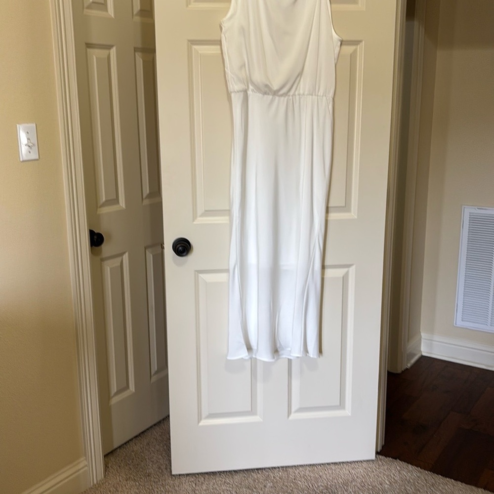 Elegant White Sleeveless Dress